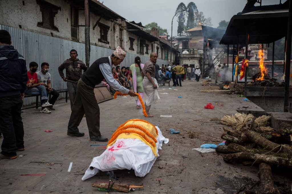 Cremation ceremony of a migrant worker who had been working in the Gulf. Nepal, 2014. Photo: Matilde Gattoni